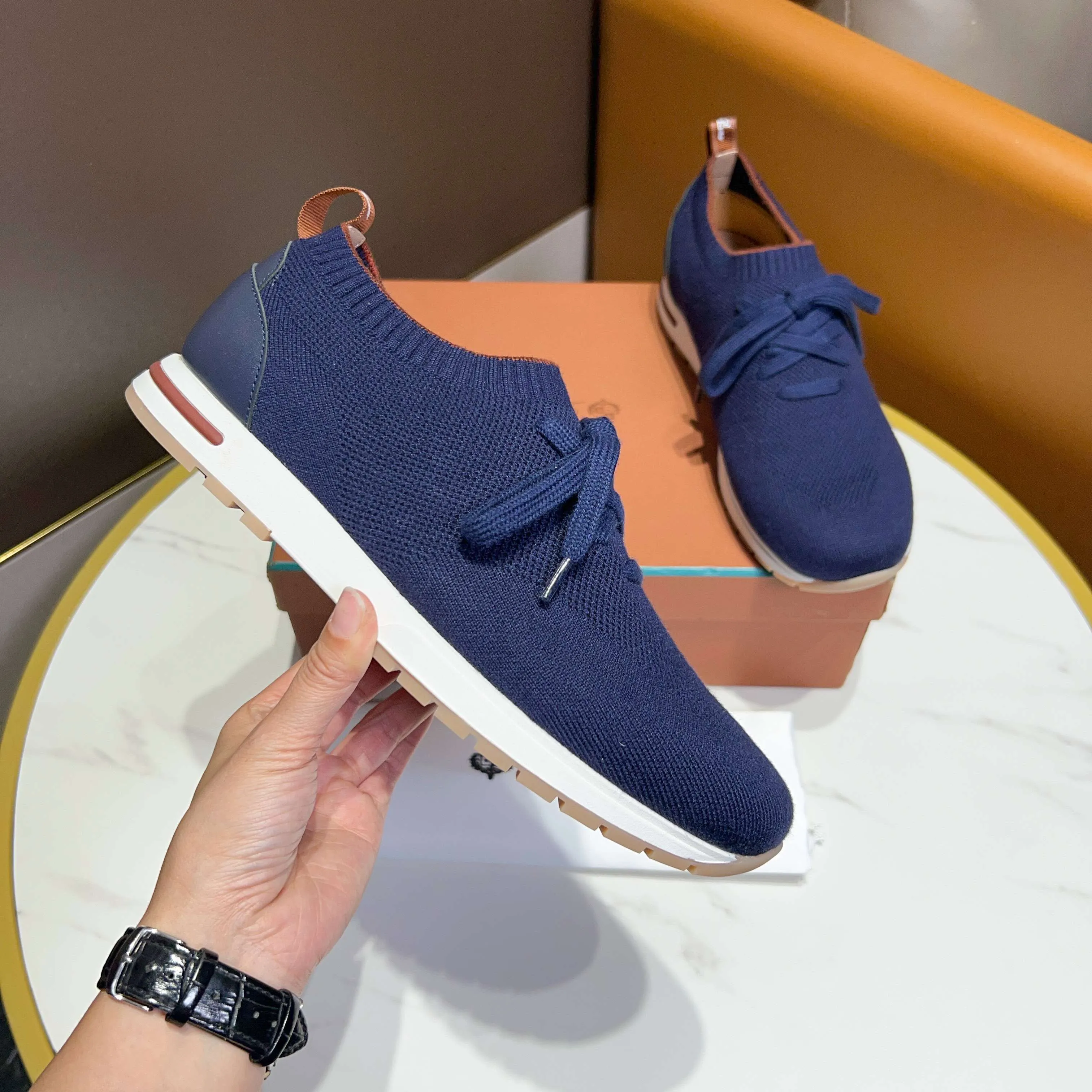 Factory price 400💰 (Loro men's shoes💰iana) New moccasin shoes official website original 1:1 mold opening, original quality💯Fine workmanship, high-end luxury☘The upper is made of original waterproof treated breathable fly-woven suede🌴Luxury🐂Leather lining🍓Rubber wear-resistant and non-slip outsole, size 38-44 (size 45 can be customized)